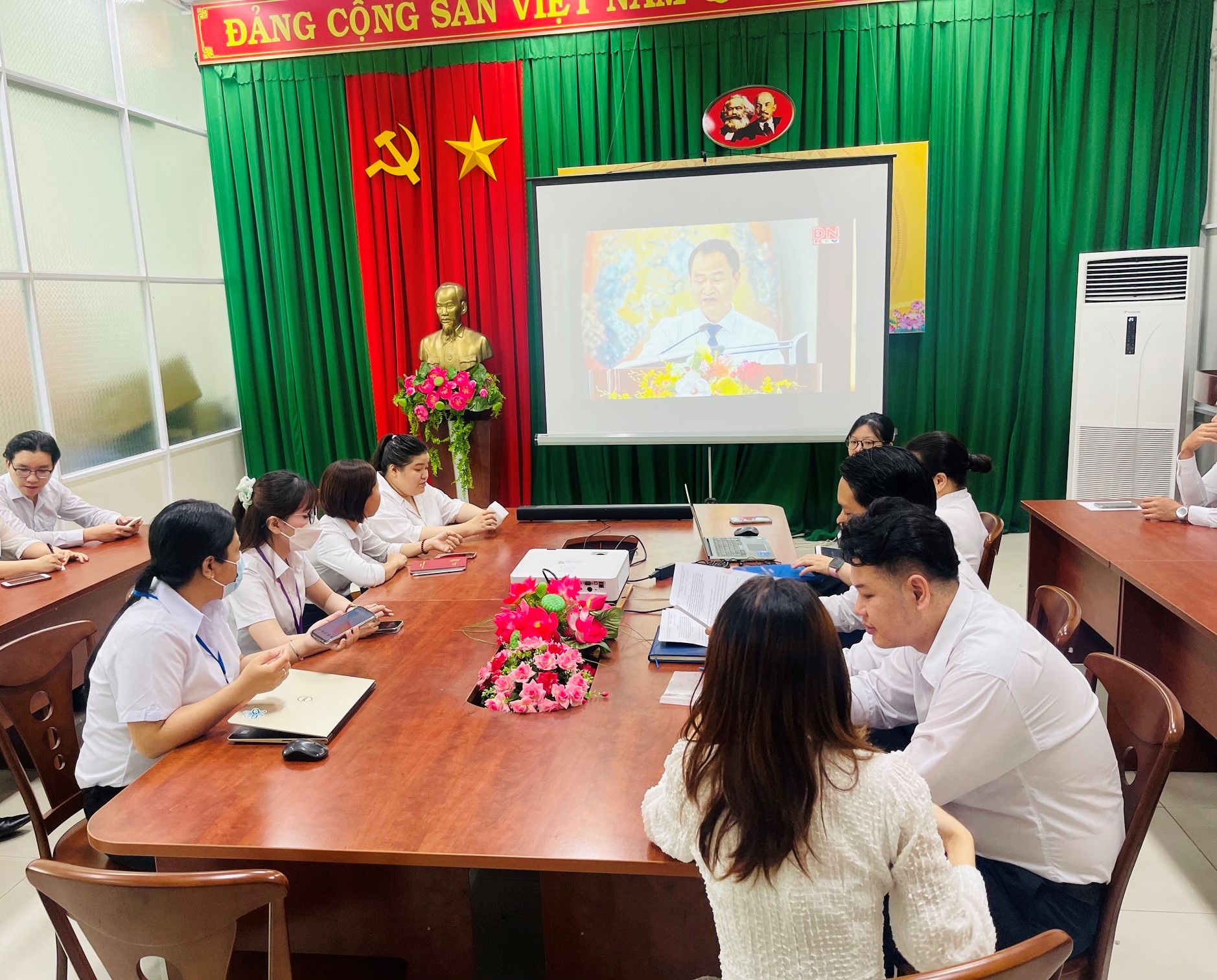 Học tập chuyên đề năm 2023 qua video Đài PTTH Đồng Nai thực hiện1.jpg